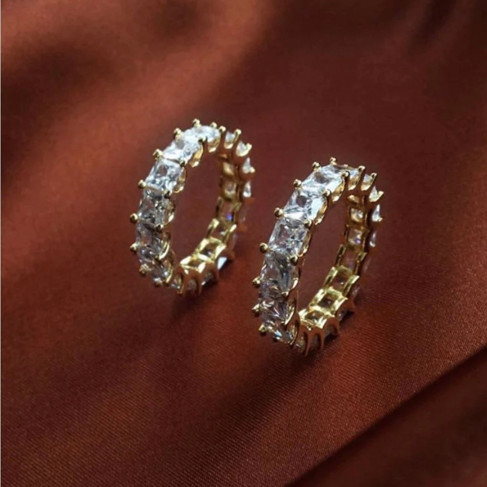Gold eternity band ring
